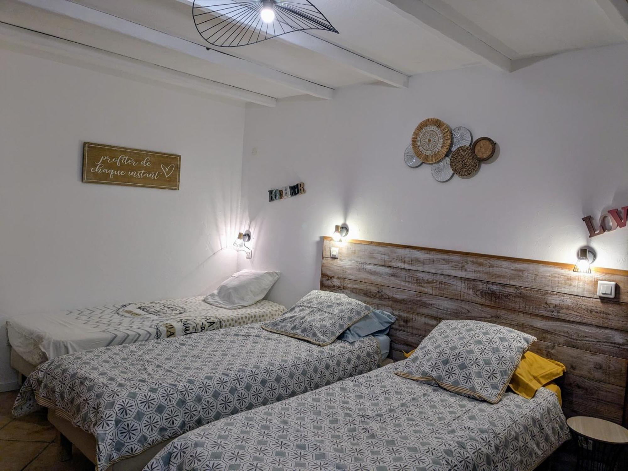 Gite des oliviers La Roque-sur-Cèze Chambre photo